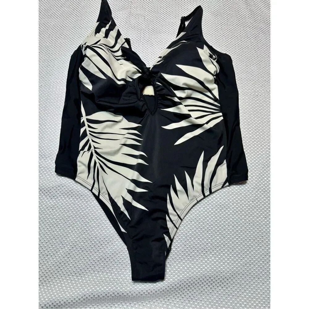 Kona Sol size 18W one piece swimsuit black and white